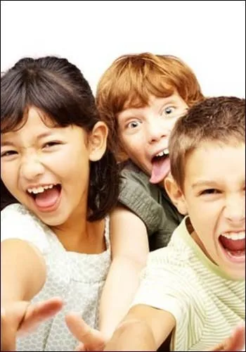 Voici trois phrases. Remets-les dans le bon ordre. A) On a bien ri quand il est entr en classe. B) Comme il tait press, il a pris son masque de plonge  la place de ses lunettes et il a enfil des palmes. C) Un matin, Filipo s'est rveill en retard.