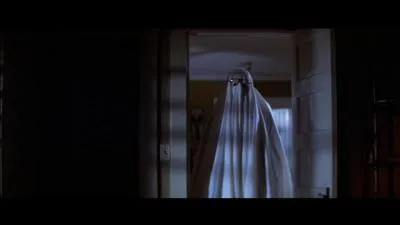 Qui est dguis en fantme ?