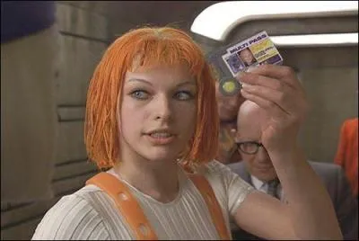 Dans le film  Le Cinquime lment  que prsente Leeloo pour embarquer sur la croisire ?