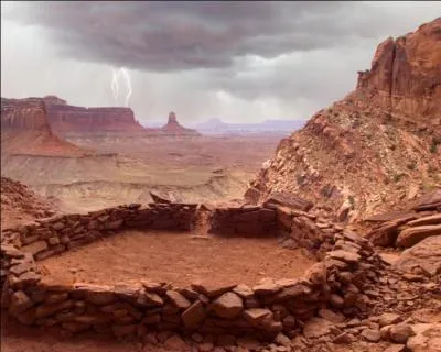 Ceci est un cercle en pierre.