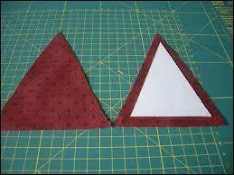 Ceci est un triangle vert en tissu.