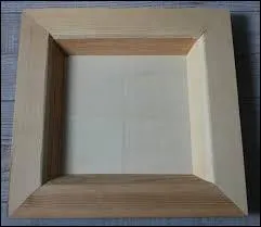 Ceci est un carr en bois.