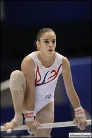 Quelle est la figure ralise aux barres par Youna Dufournet au Championnat du monde ?