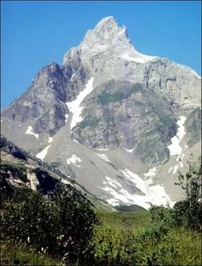 Quelle est cette montagne de Haute-Savoie qui culmine  2760 mtres d'altitude ?