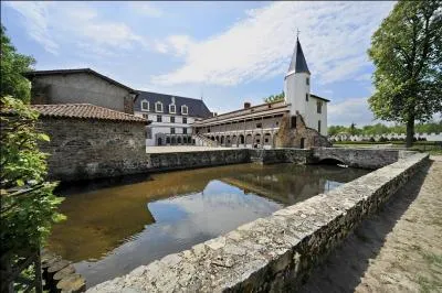 Quel dpartement ne touche pas  celui de la Loire ?