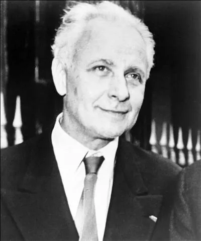 Qui tait Louis  Aragon  ?