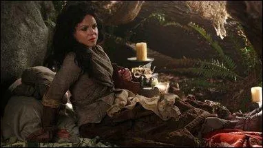 Dans la saison 2, comment la Mchante Reine devait-elle tre excute avant que Blanche-Neige ne la sauve ?