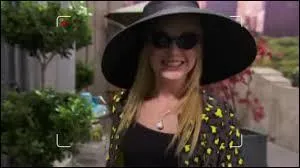 Quelle est l'mission que fait Emma sur  internet  ?