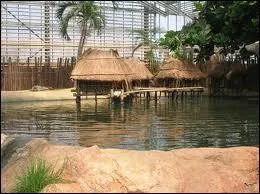 Sur l'autoroute des vacances, impossible de manquer ce panneau qui, en arrivant vers Pierrelatte, annonce :