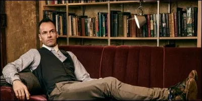 Dans "Elementary", le détective qui s'installe à New York pour ses enquêtes vient :