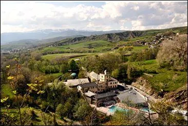 Quelles particularits ont les eaux thermales des Pyrnes-Orientales connues pour soigner les affections des voies respiratoires ?