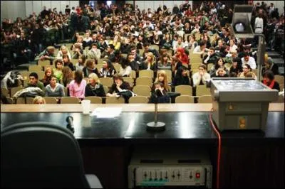 Au coeur des grves de mardi, le mode de notation des enseignants-chercheurs est compar par la philosophe Barbara Cassin  un autre systme controvers. Lequel?