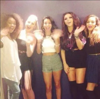 Avec qui a-t-elle fait  Une autre personne  ?