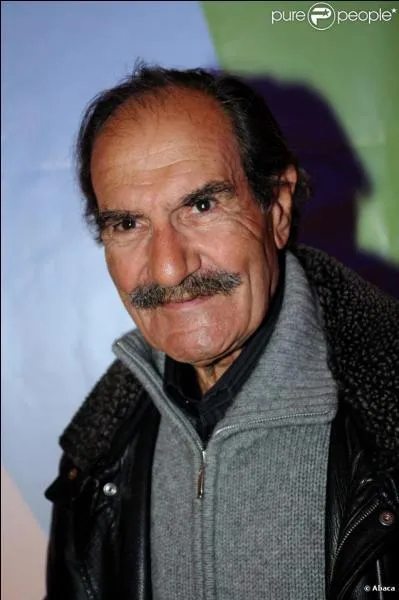 Il joue le rle de Raymond il se nomme :