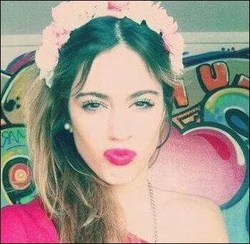 Comment s'appelle Violetta en vrai ?