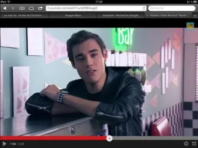 Au dbut de la saison 1 avec qui sort Lon ?