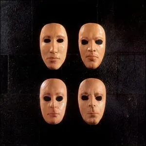 Quel est le sous-titre du live paru en 2000, 'Is there anybody out there ?' ?