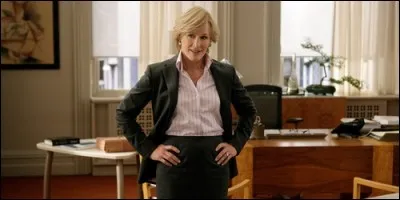Quelle actrice incarne Patricia C. Hewes dans "Damages" ?