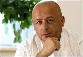 Ce chef doublement toil est connu, entre autres, pour sa cuisine molculaire :