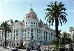 Ce clbre palace est l'un des emblmes de la ville de :