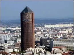 Et cette autre tour, surnomme  Le Crayon  ?