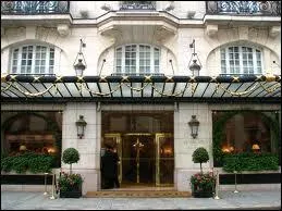 Le Bristol est un palace de la ville de :