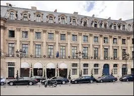 Le Ritz est un célèbre palace de la ville de :