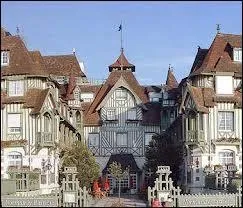 Le mythique Htel Normandie est situ  :