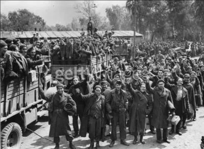 Le 16 avril, c'est le retour en France de quelques-uns de nos compatriotes. Qui sont-ils ?