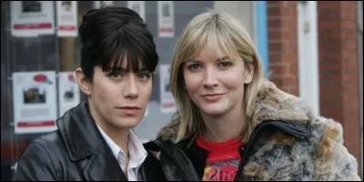 La série "Ash et Scribbs" raconte les enquêtes de deux londoniennes. Comment se prénomment-elles ?