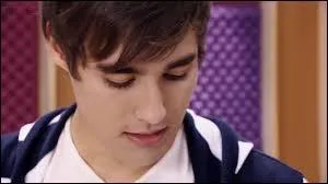 Quel est le nom de famille de Leon ?