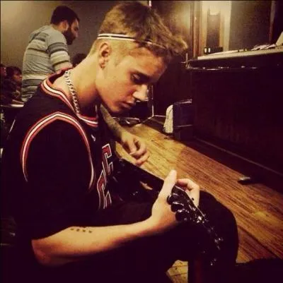 Quel est le nom du chien de Justin ?