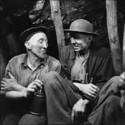 Dans le Nord, que faisait l'ouvrier de la mine avec son briquet ?