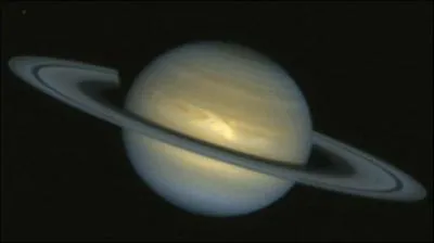 Quel est le nom du plus grand satellite de Saturne ?