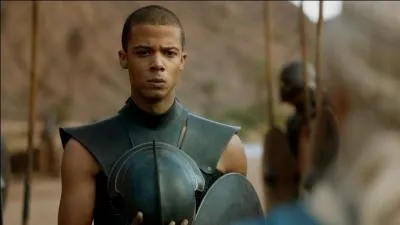 Daenerys Targaryen fait la connaissance du chef lu de son arme d'Immaculs. Comment s'appelle-t-il ?