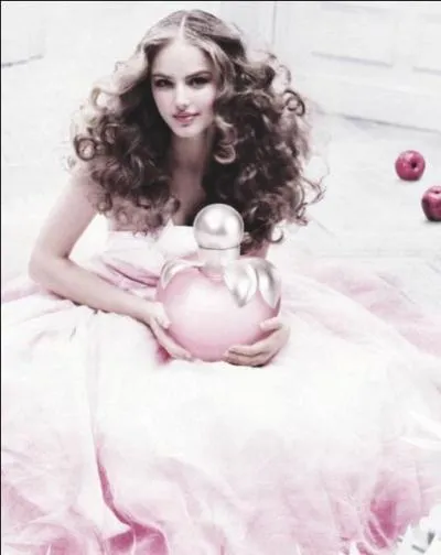 Comment s'appelle le mannequin grie de ce parfum ?