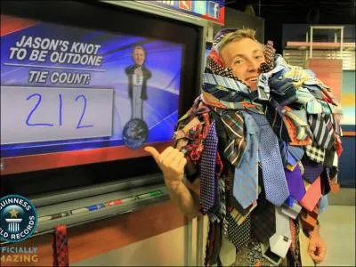 Dfinition de la cravate : Accessoire vestimentaire servant ...