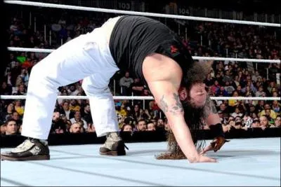 Que dit Christophe quand Bray Wyatt se met dans cette position ?