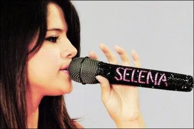 Selena a un petit copain.