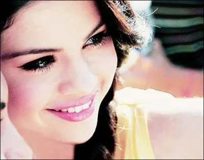 Selena joue-t-elle dans  Violetta  ?