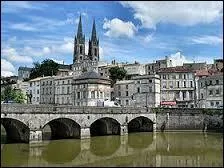 Je vous emm�ne � Niort, ville connue pour son ang�lique confite. C'est une ville ...