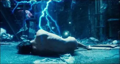 Un rsistant humain est envoy afin de protger la cible du Terminator. Qui l'a envoy ?