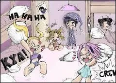 Qui mange des pop-corn tout en regardant la bataille ?