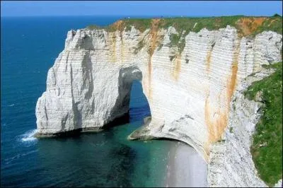 Vous voyez les falaises d'tretat, splendide spectacle mais en quel matriau sont-elles ?