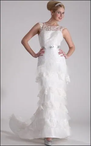 Ce mannequin porte une belle robe, mais en quelle matire est-elle faite ?