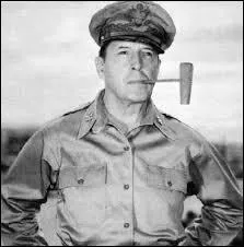 Quel gnral amricain commandant en chef des forces allies dans le Pacifique durant la Seconde Guerre Mondiale est dcd le 5 avril 1964 ?