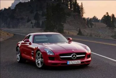 Quelle est la puissance maximale d'une Mercedes SLS AMG ?