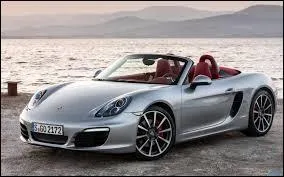 Quelle est la marque de la voiture sur la photo ?