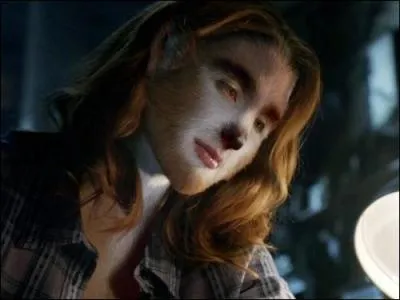 Rosalee deviendra la petite amie de Monroe. Quelle apparence prend-elle lorsqu'elle woged ?