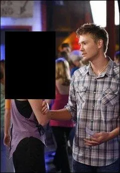 Qui est  ct de Lucas ?